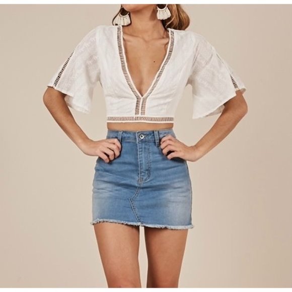 Showpo White V Neck Crop Top Sz 6 - Picture 1 of 9